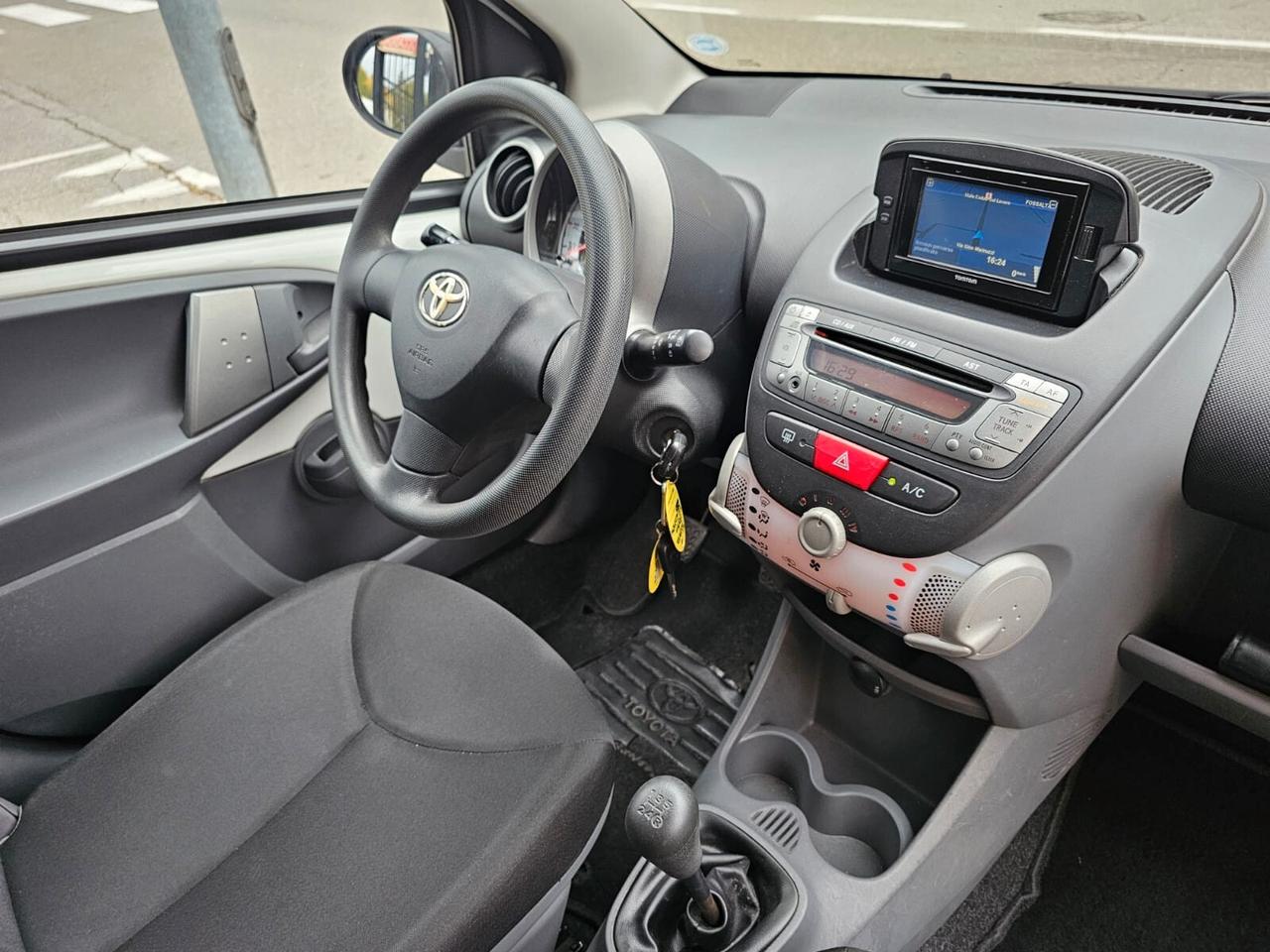 Toyota Aygo 1.0 68cv Now Connect*Clima*Navi*Cerchi*Neopatentati