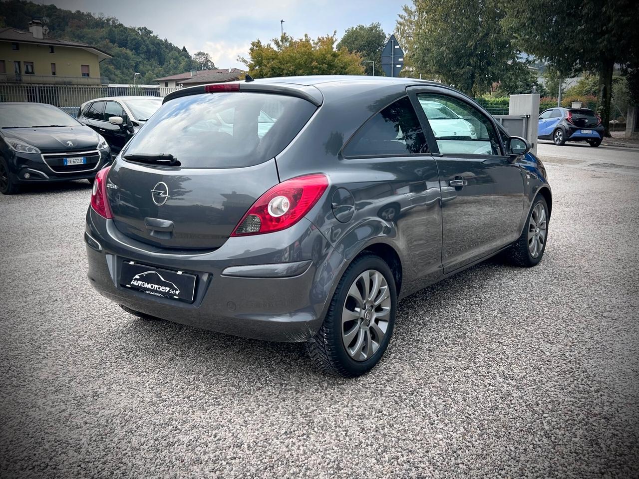 Opel Corsa 1.2 3 porte Sport