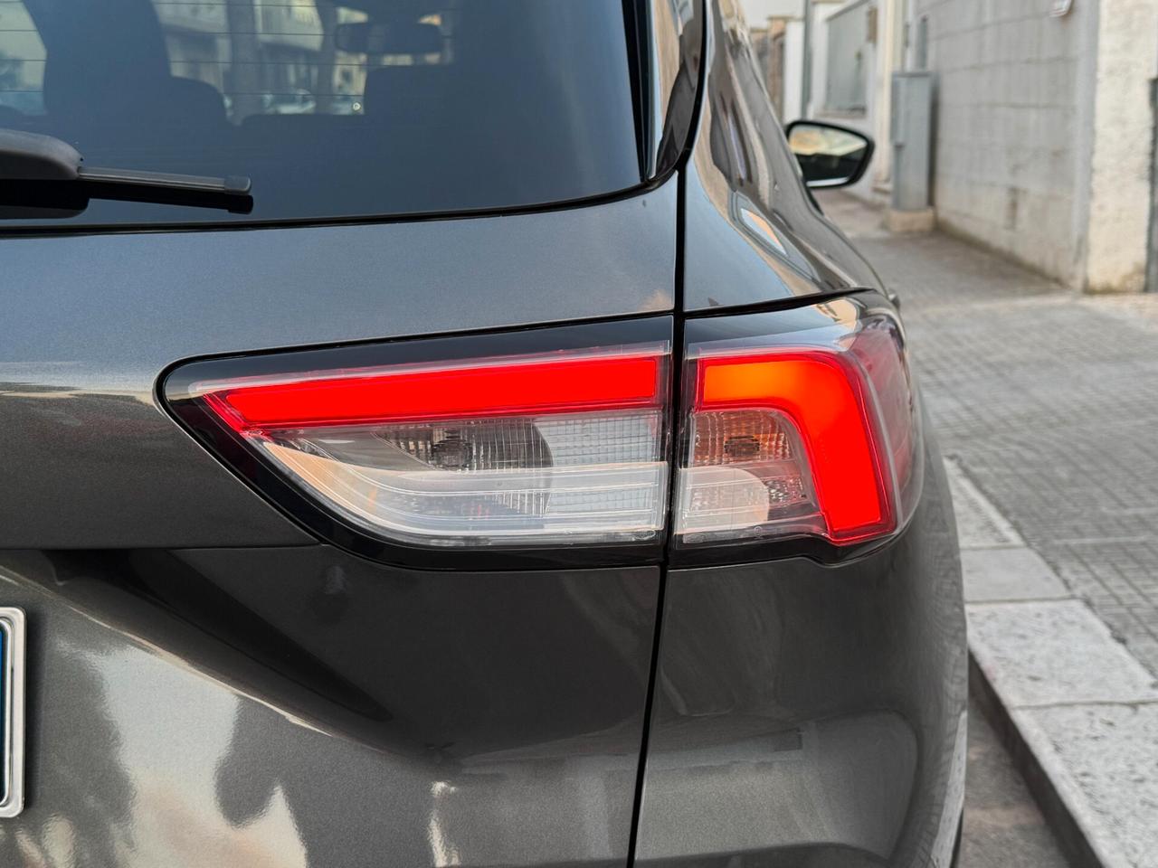 Ford Kuga 1.5 EcoBlue Autom Titanium NAVI CARPLAY