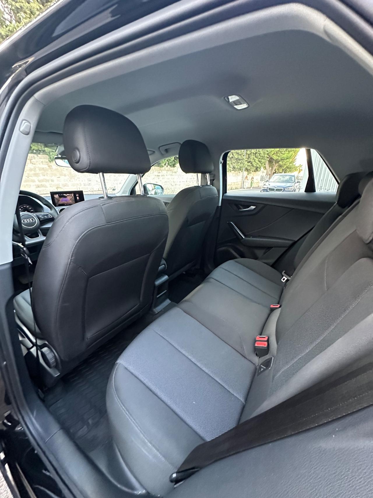 Audi Q2 30 TDI S tronic Identity Black