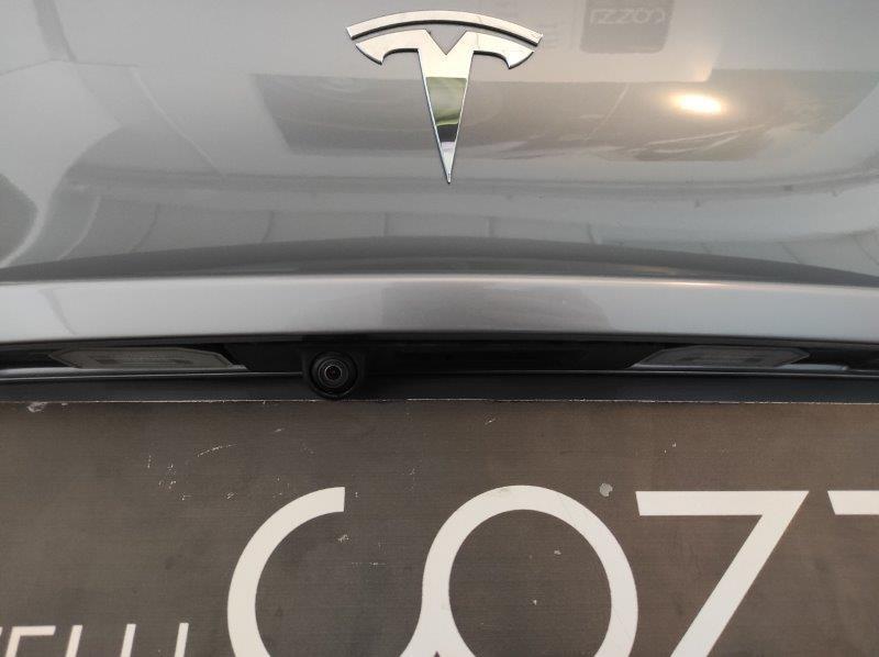 TESLA Model Y - Model Y AWD Performance