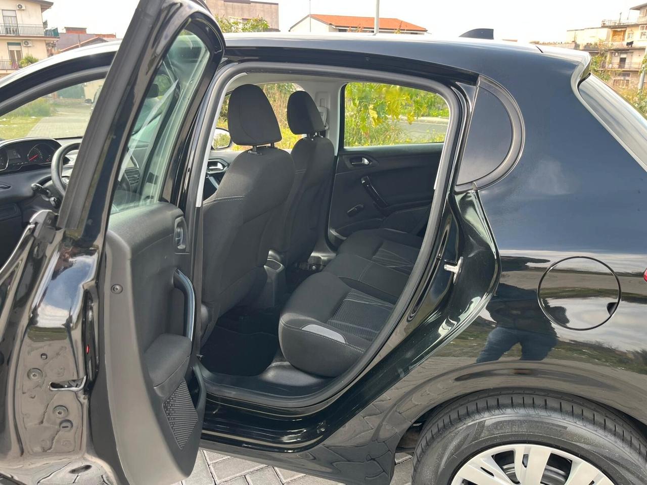 Peugeot 208 1.4hdi NEOPATENTATI CHIAMA 2013
