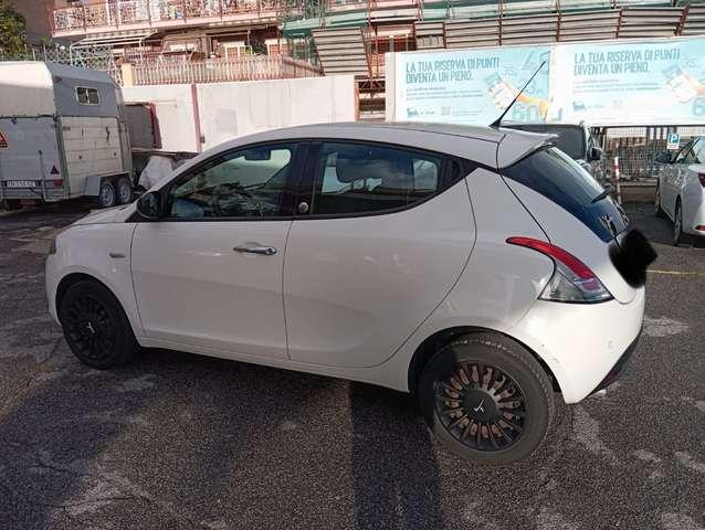 Lancia Ypsilon 1.2 8v Silver ecochic Gpl 69cv E6