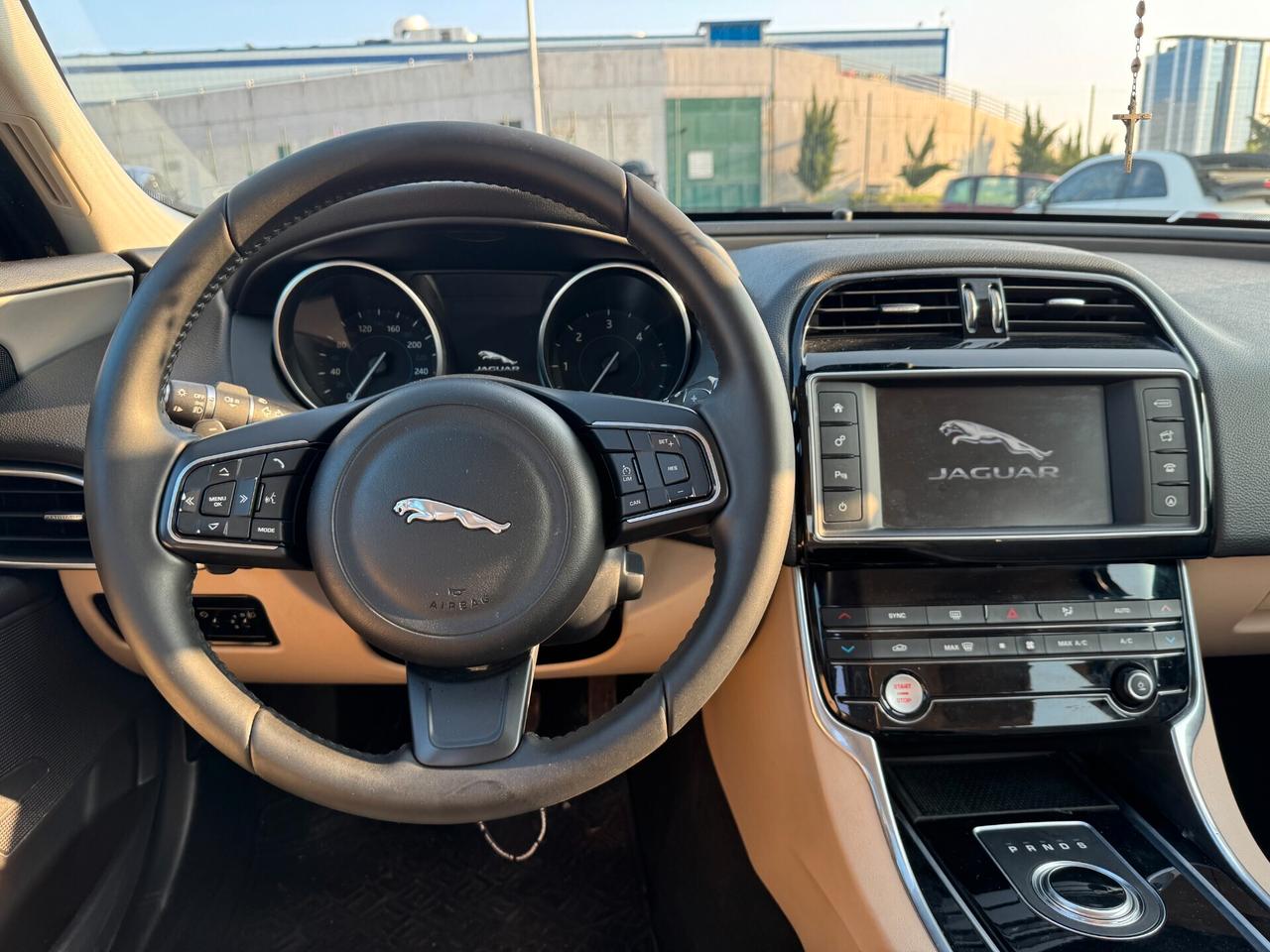 Jaguar XE 2.0 D Turbo 180CV aut. Pure