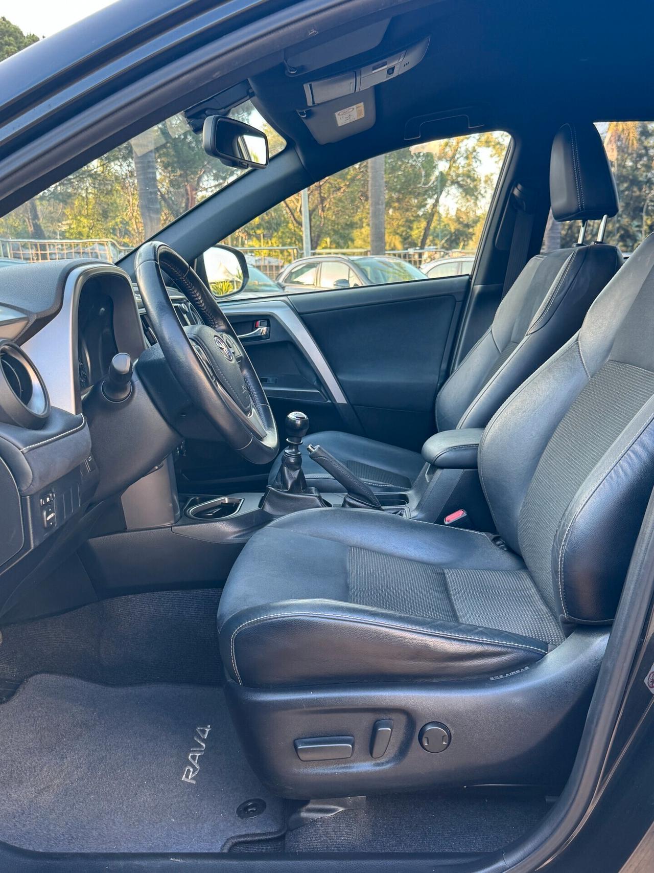 Toyota RAV 4 2.0D 2wd Lounge