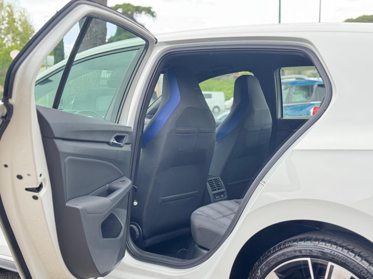 VOLKSWAGEN Golf GTE 245cv Finanziabile