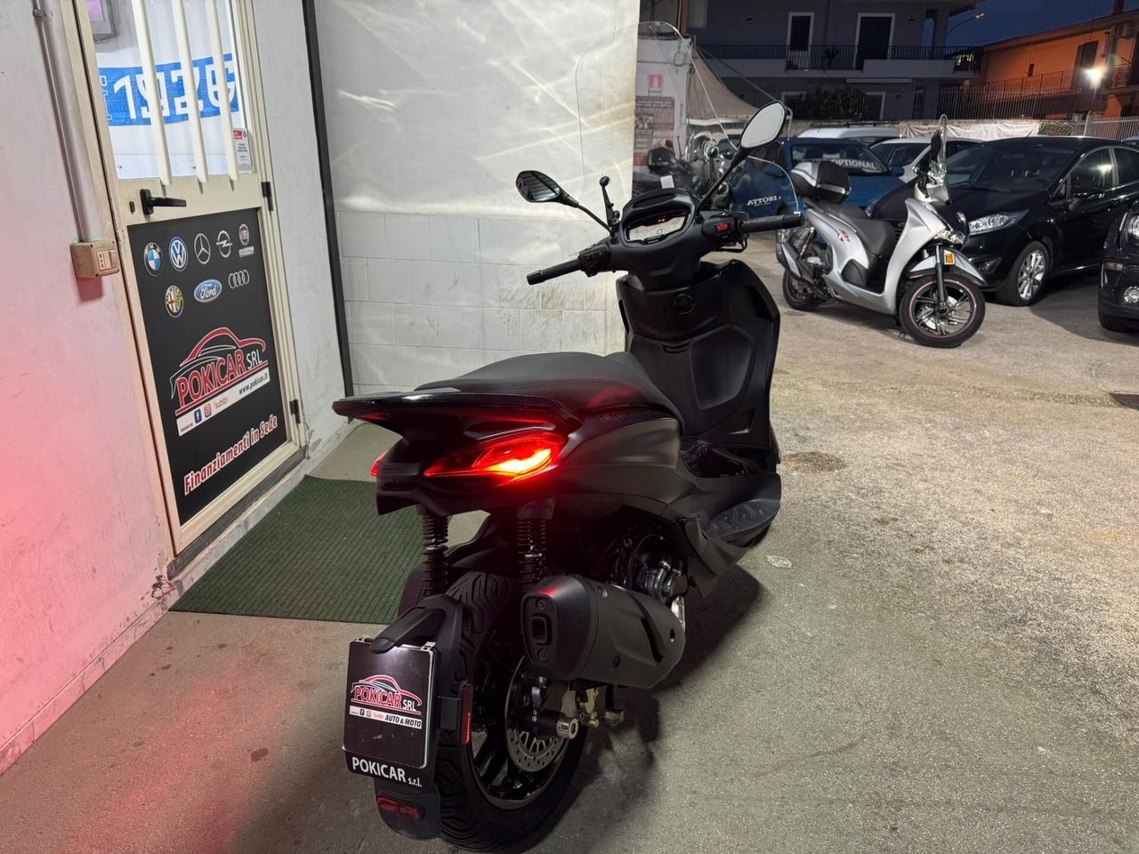 PIAGGIO BEVERLY 300 DEEP BLACK 2023 FINANZIAMENTO SENZA BUSTA PAGA