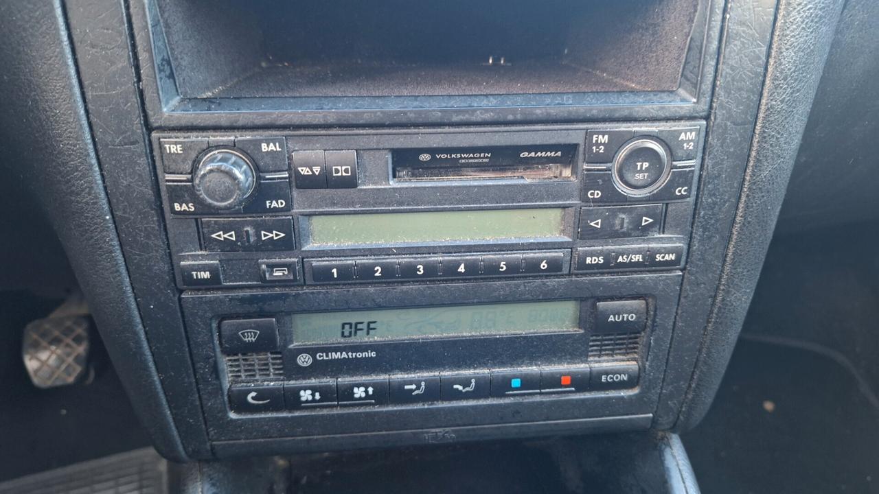 Volkswagen Golf 1.6 cat 5 porte