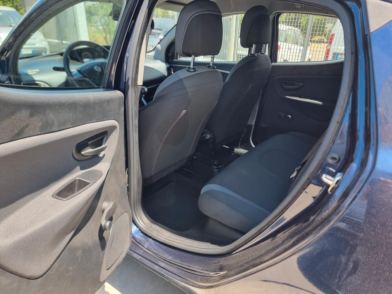 Lancia Ypsilon 1.2 69 CV 5 porte Silver KM 64000