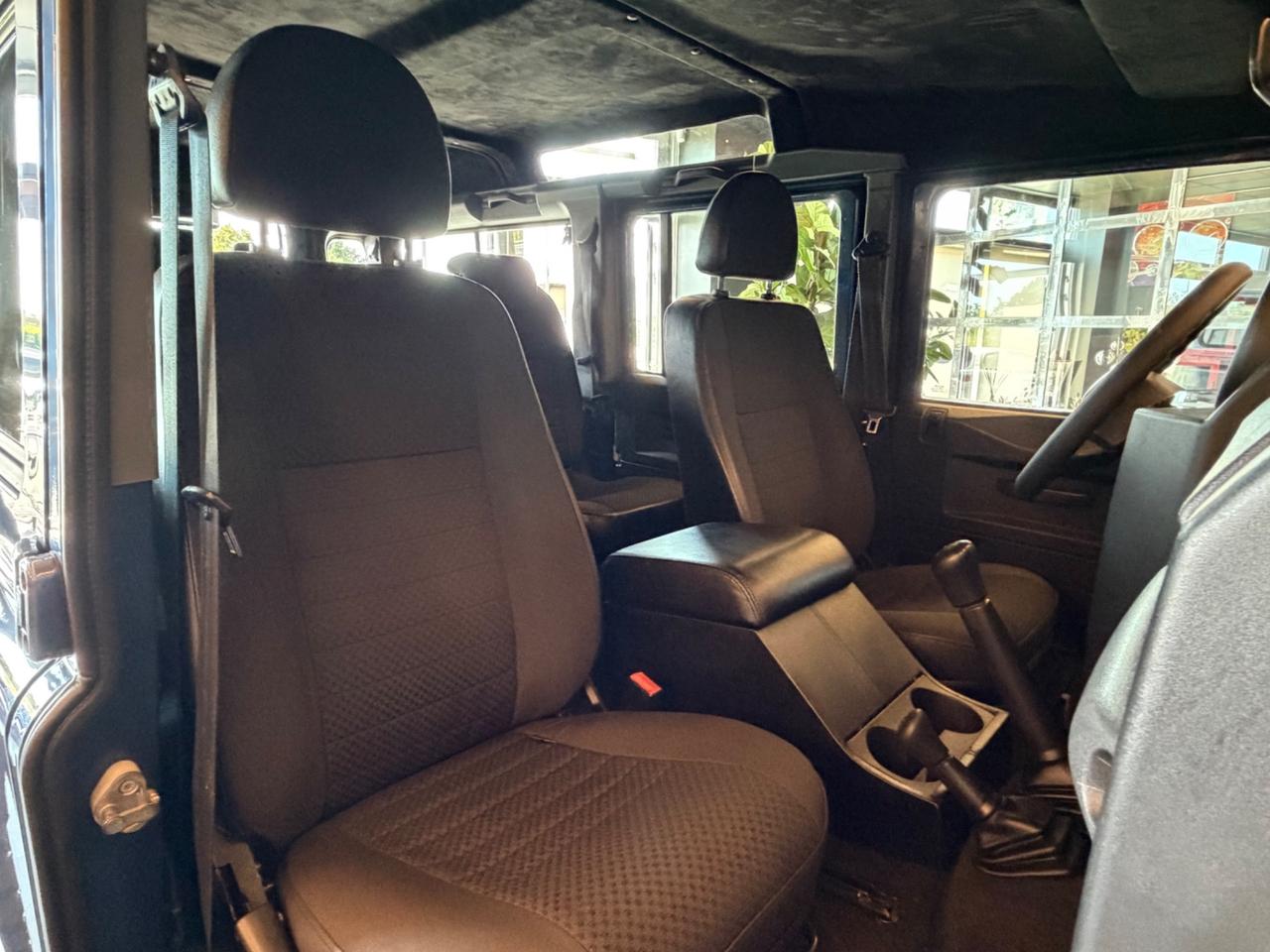Land Rover Defender 110 2.4 TD4 Station Wagon "The World's Style"