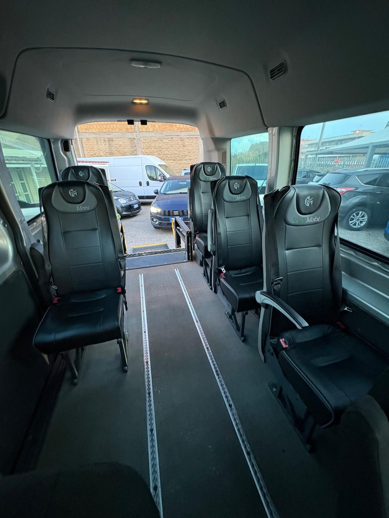 Ford transit 9 posti trasporto disabili