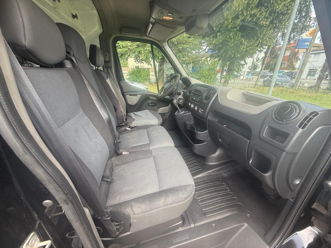 Renault Master T33 2.3 dCi/cambio automatico