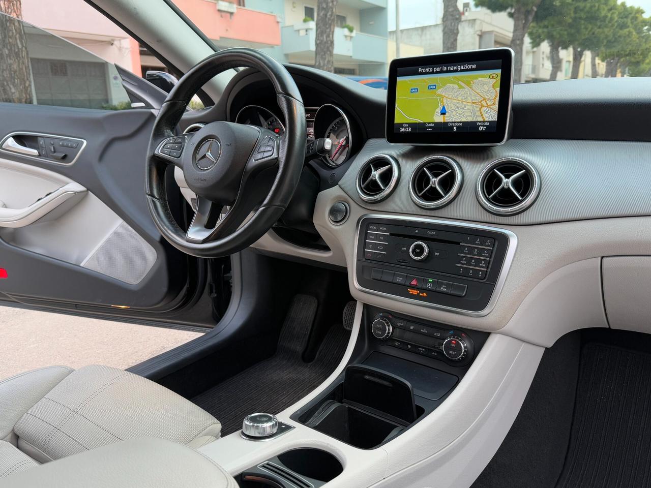 Mercedes CLA 220 d Autom NAVI CAMERA HARMAN/KARDON