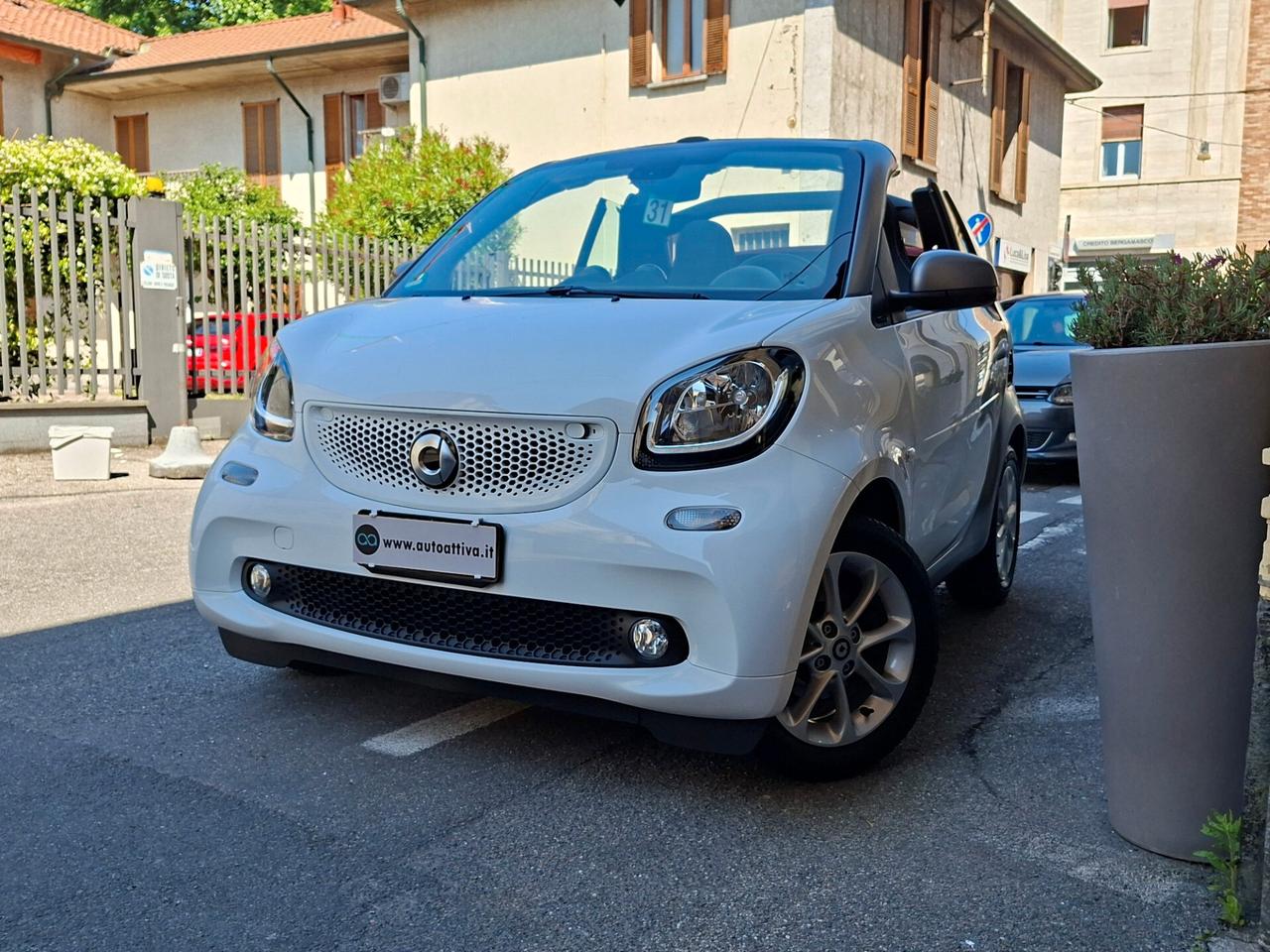 Smart ForTwo 90 0.9 T twinamic cabrio Passion Capote Rossa