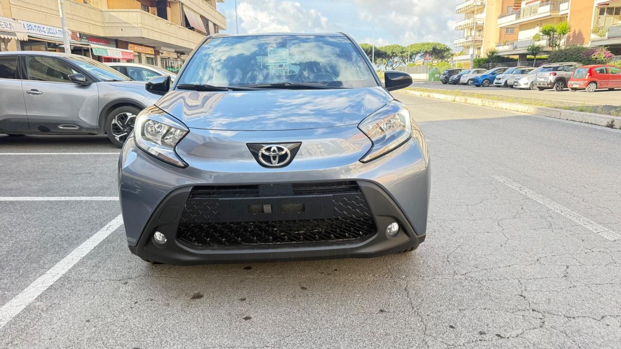 Toyota Aygo X 1.0 VVT-i 72 CV 5 porte Lounge Air S-CVT LED NAVI KAMERA PDC CERCHI 16 CAR PLAY KM 0