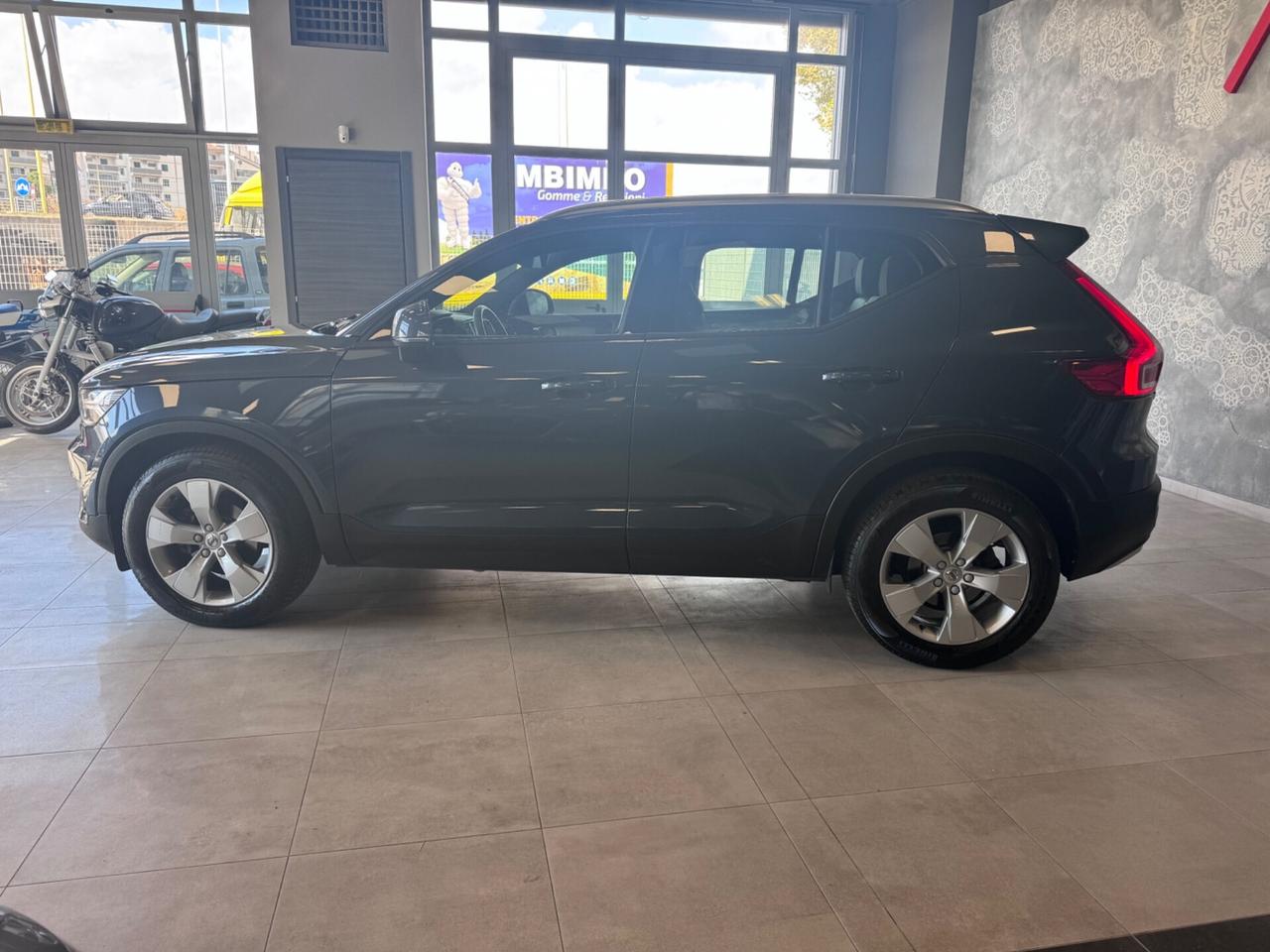 VOLVO XC40 D3 R DESIGN MOMENTUM MY2020