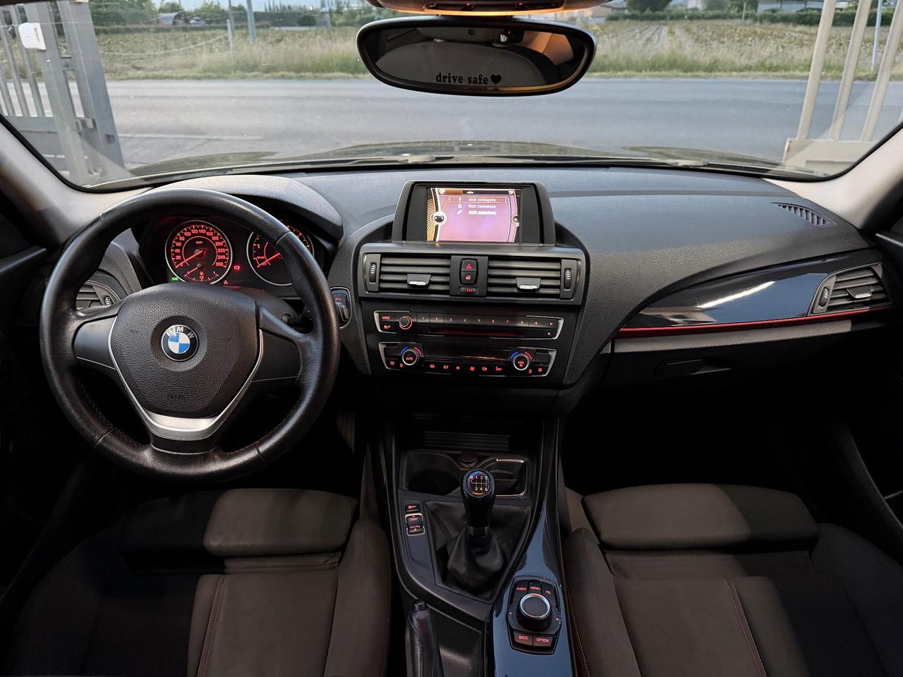 Bmw 116i 5p. Sport 135cv total black