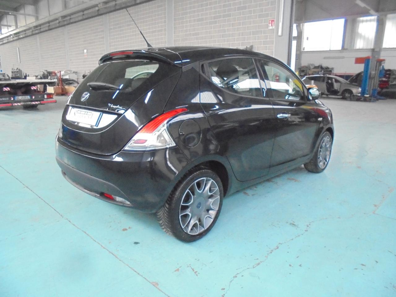 Lancia Ypsilon 0.9 TwinAir 85 CV 5 porte S&S Gold