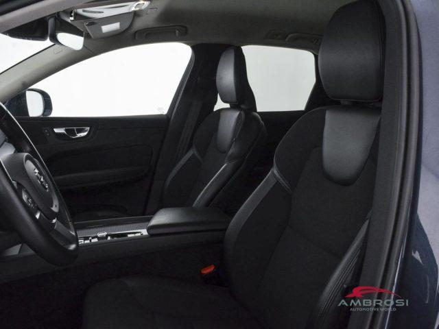 VOLVO XC60 B4 (d) AWD Geartronic Momentum Pro - AUTOCARRO N1