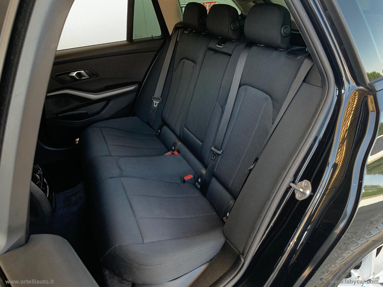 BMW 318d 48V Touring Business Advantage