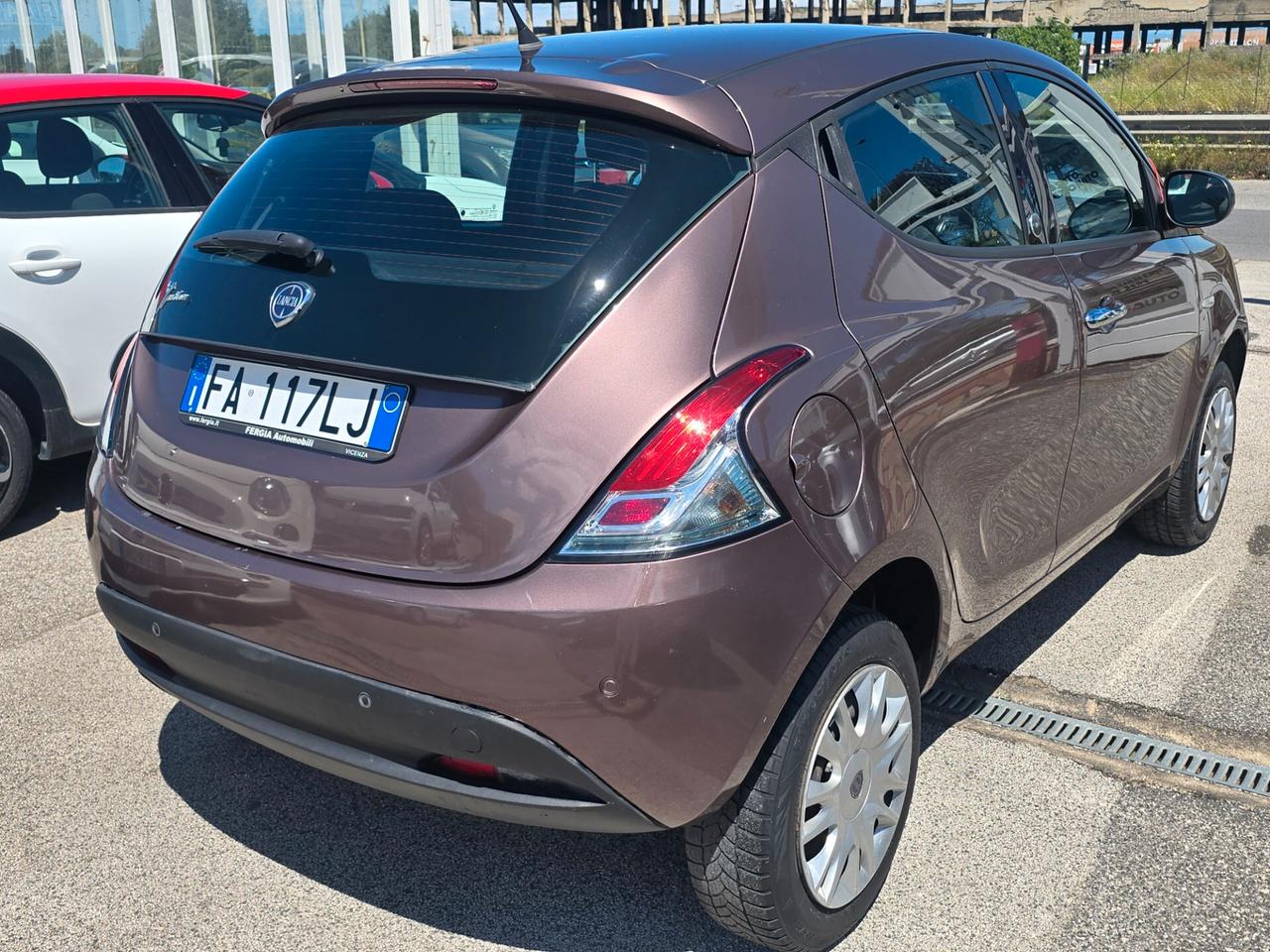 Lancia Ypsilon 0.9 TwinAir 85 CV 5 porte Metano Ecochic Elefantino