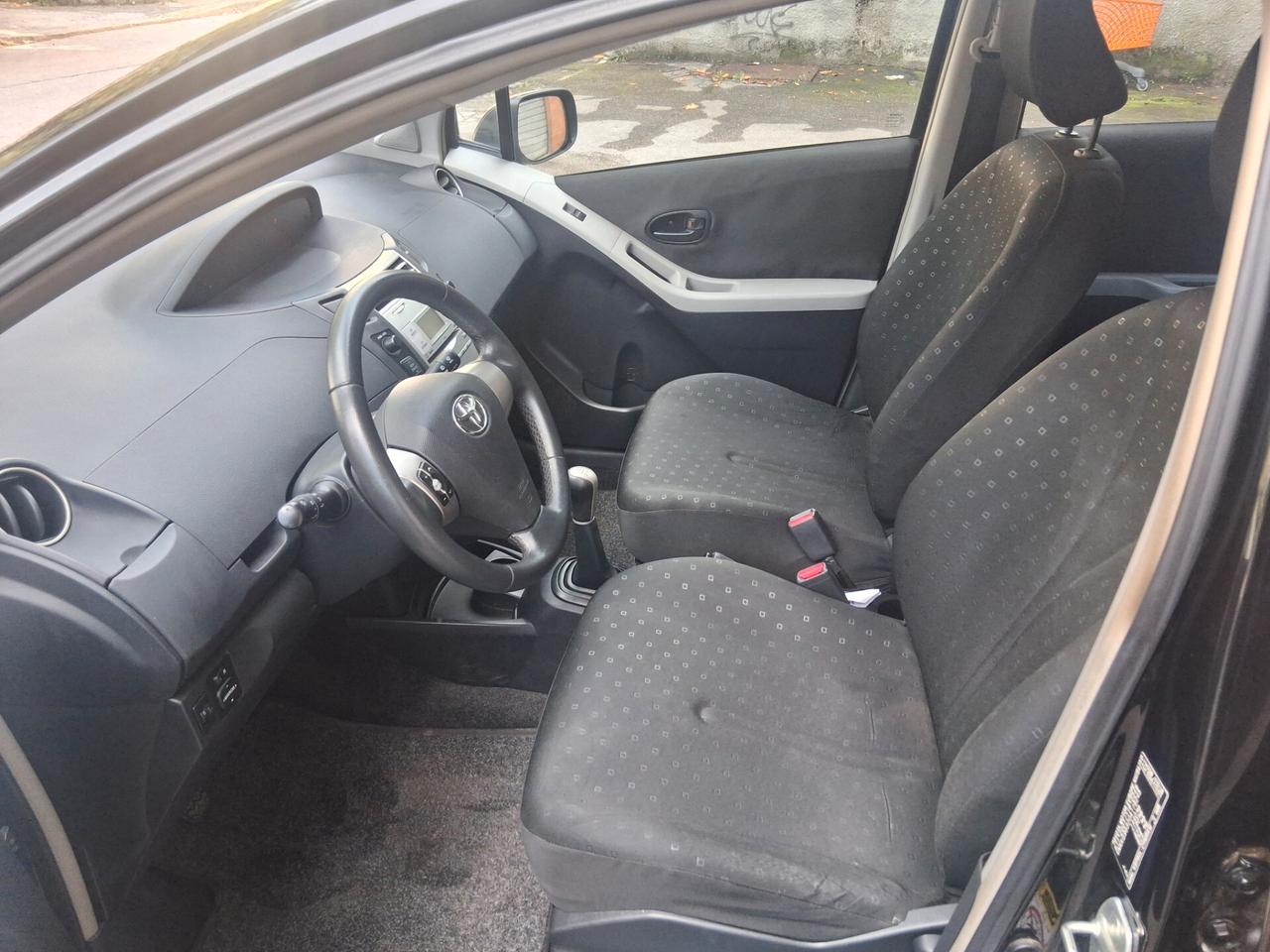 Toyota Yaris 1.0 5 porte