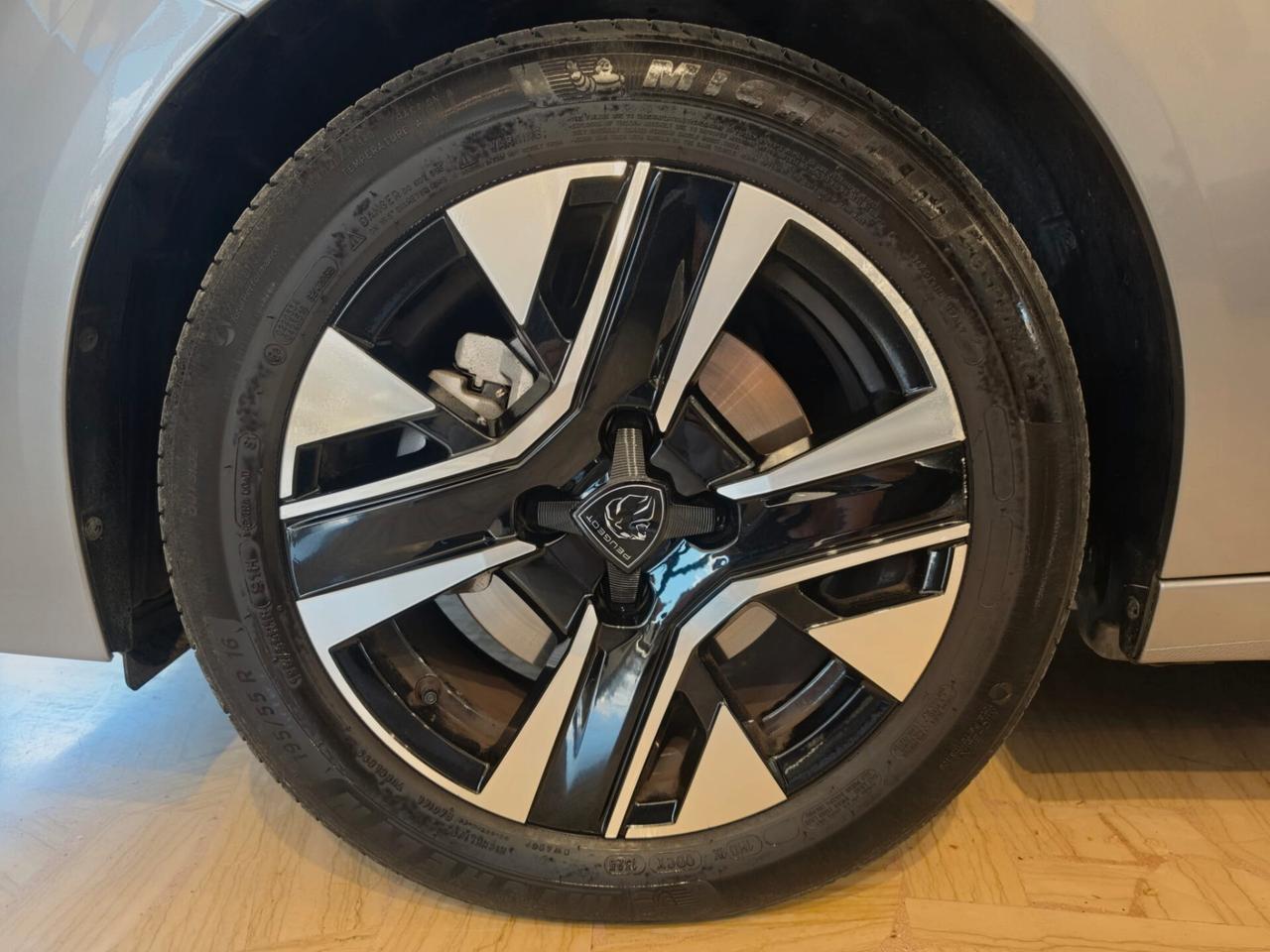 Peugeot 208 PureTech 100 Stop&Start 5 porte Allure