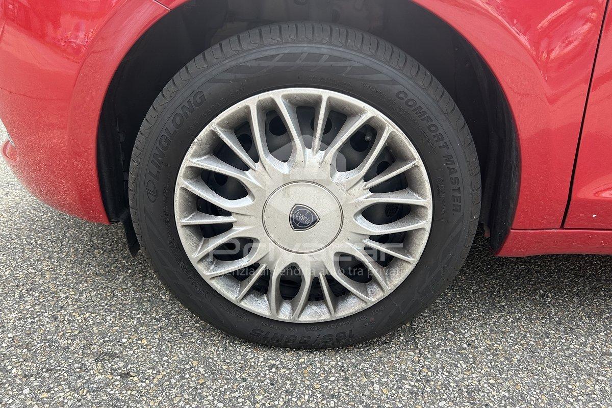 LANCIA Ypsilon 1.2 69 CV 5 porte Silver