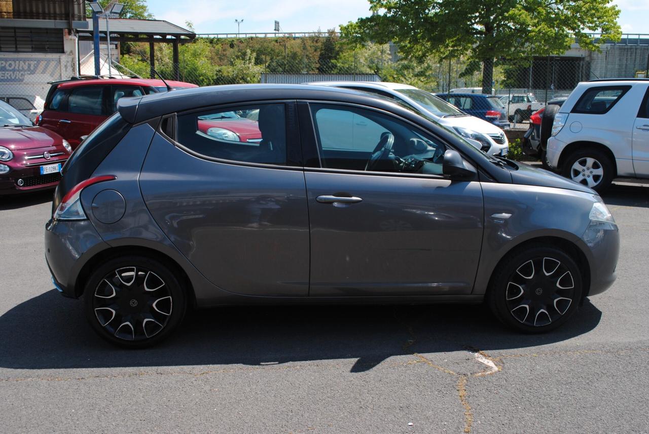 LANCIA YPSILON MOMODESIGN 1.2 69 CV BENZ/GPL