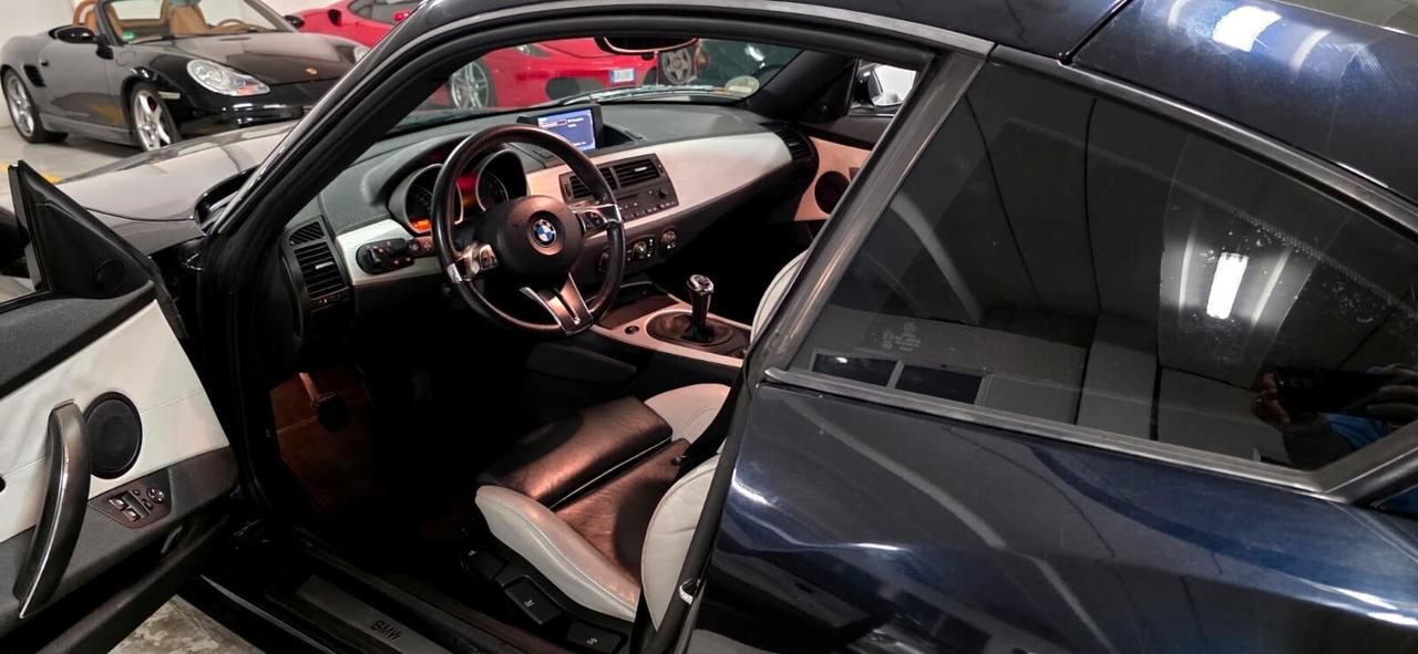 Bmw Z4 3.0si Coupé Carbon-Schwarz