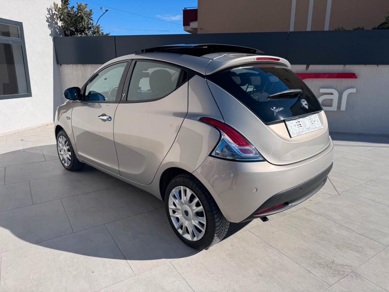 Lancia Ypsilon 0.9 TwinAir 85 CV 5 porte S&S Platinum