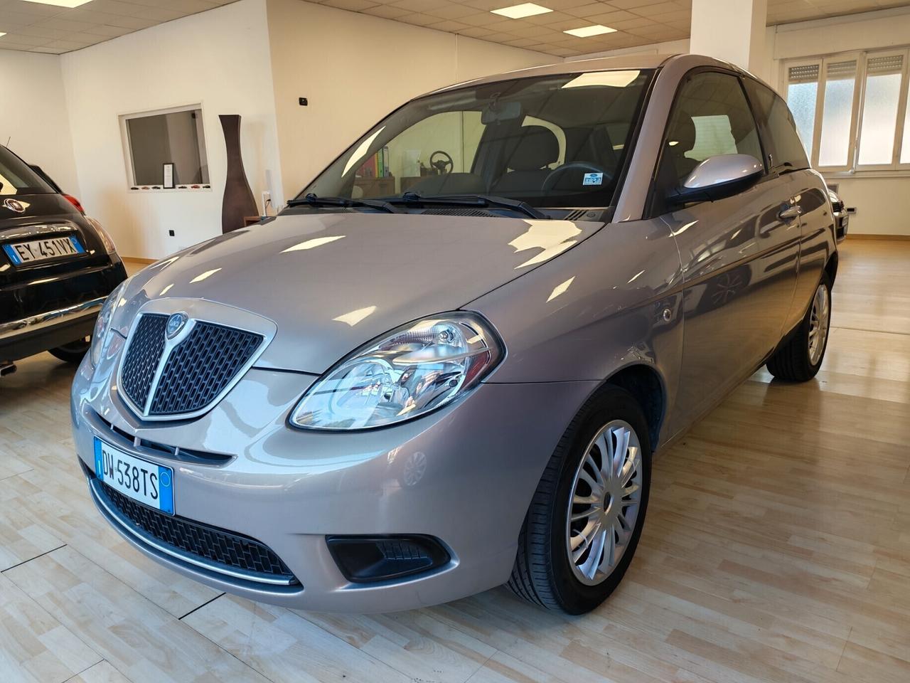 Lancia Ypsilon - TAGLIANDATA - tenuta MOLTO bene !!!