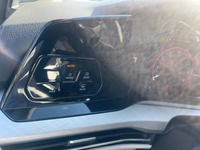 Volkswagen Golf 1.0 etsi 110cv dsg Luci amb PDC Vetri Scuri