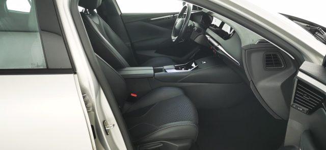 DS AUTOMOBILES DS 4 E-Tense 225 Cross Trocadero