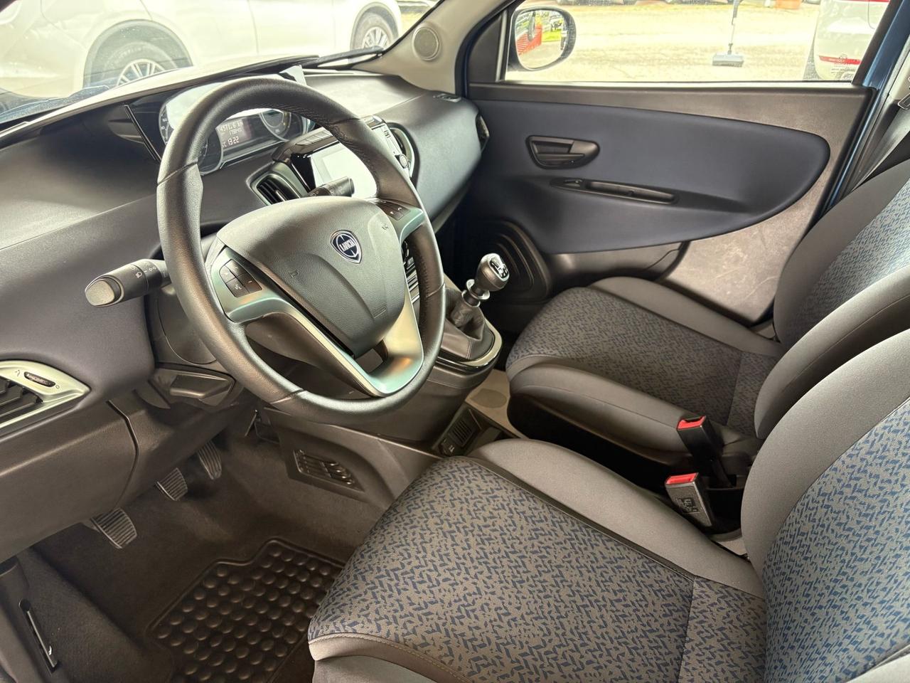 Lancia Ypsilon 1.0 FireFly 5 porte S&S Hybrid Gold Plus