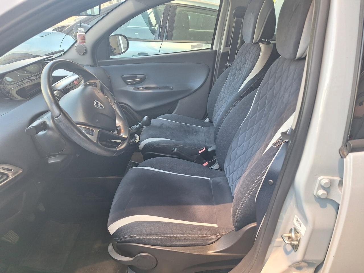 Lancia Ypsilon 1.2 69 CV 5 porte Gold
