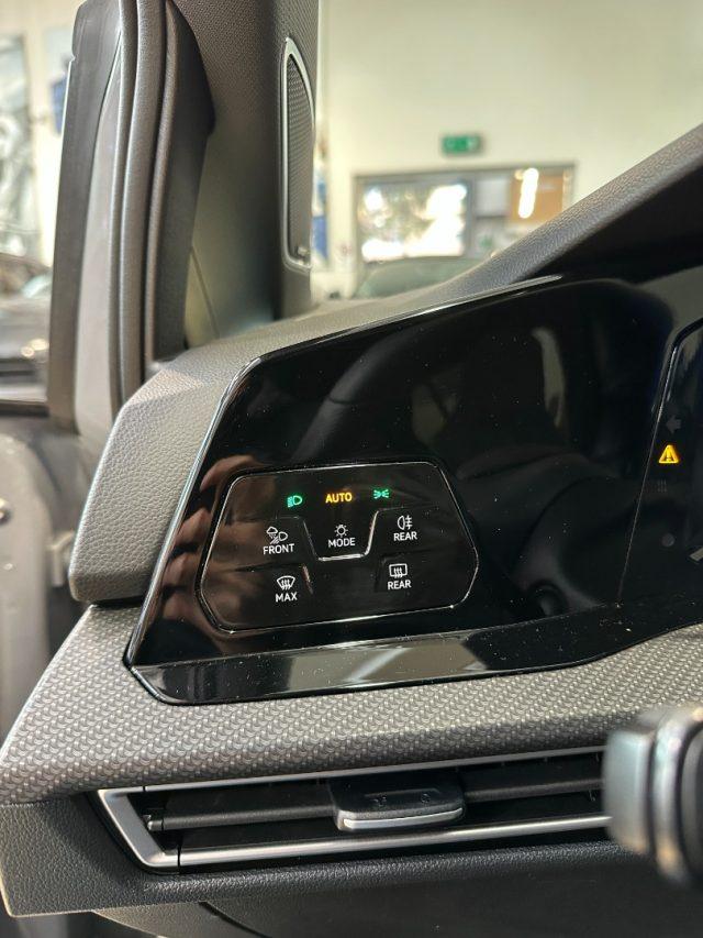 VOLKSWAGEN Golf 1.5 eTSI 150 CV EVO ACT DSG R-Line-18"-Tetto-IQ