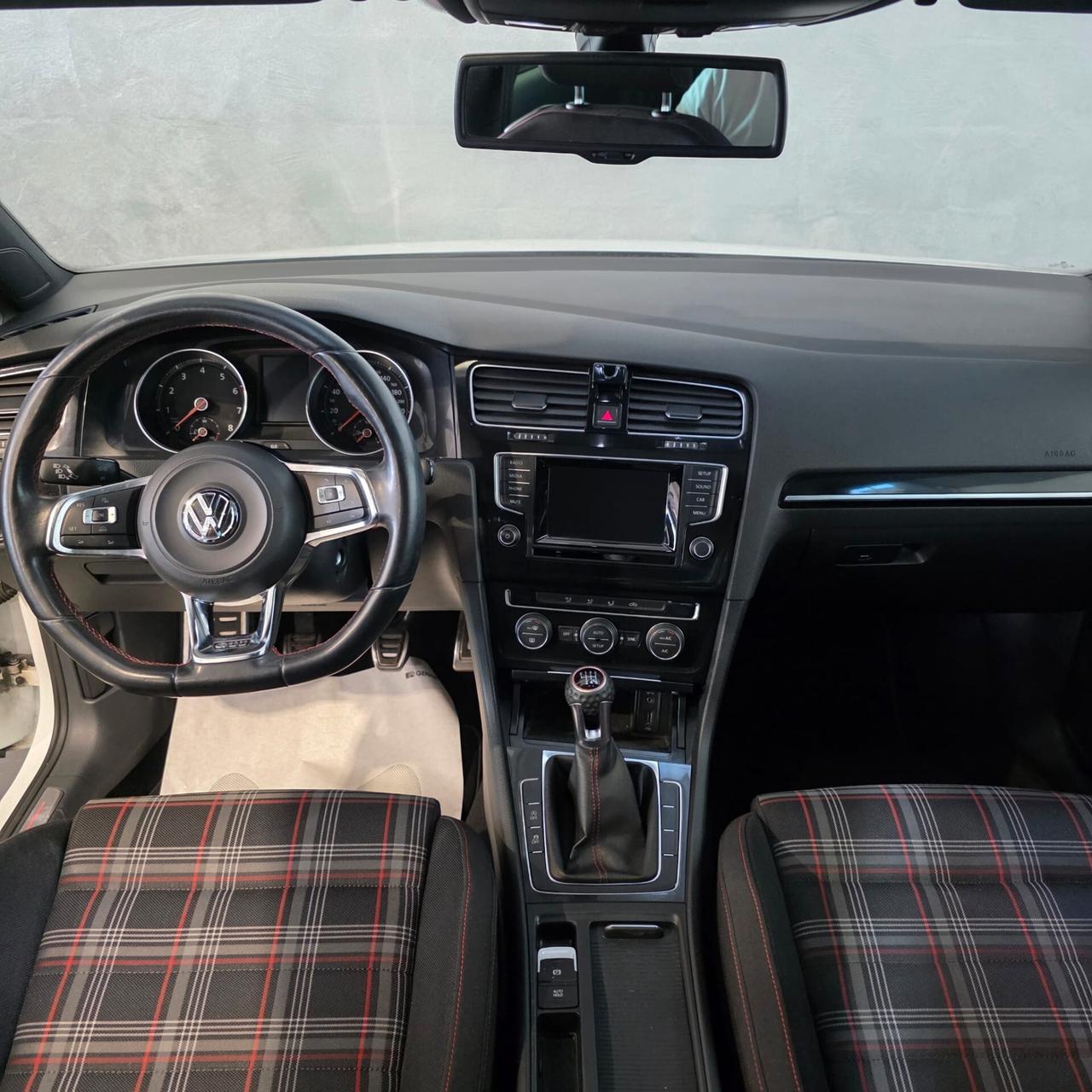 Volkswagen Golf GTI 2.0 TFSI