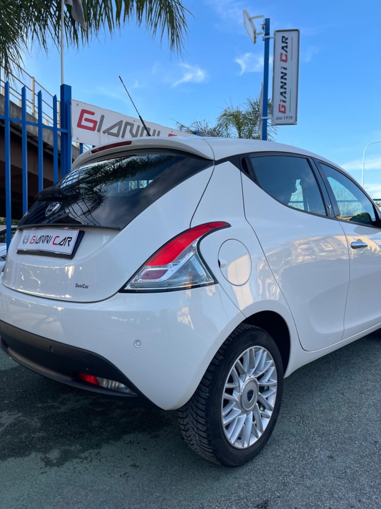 Lancia Ypsilon 1.2 69 CV 5 porte Gold