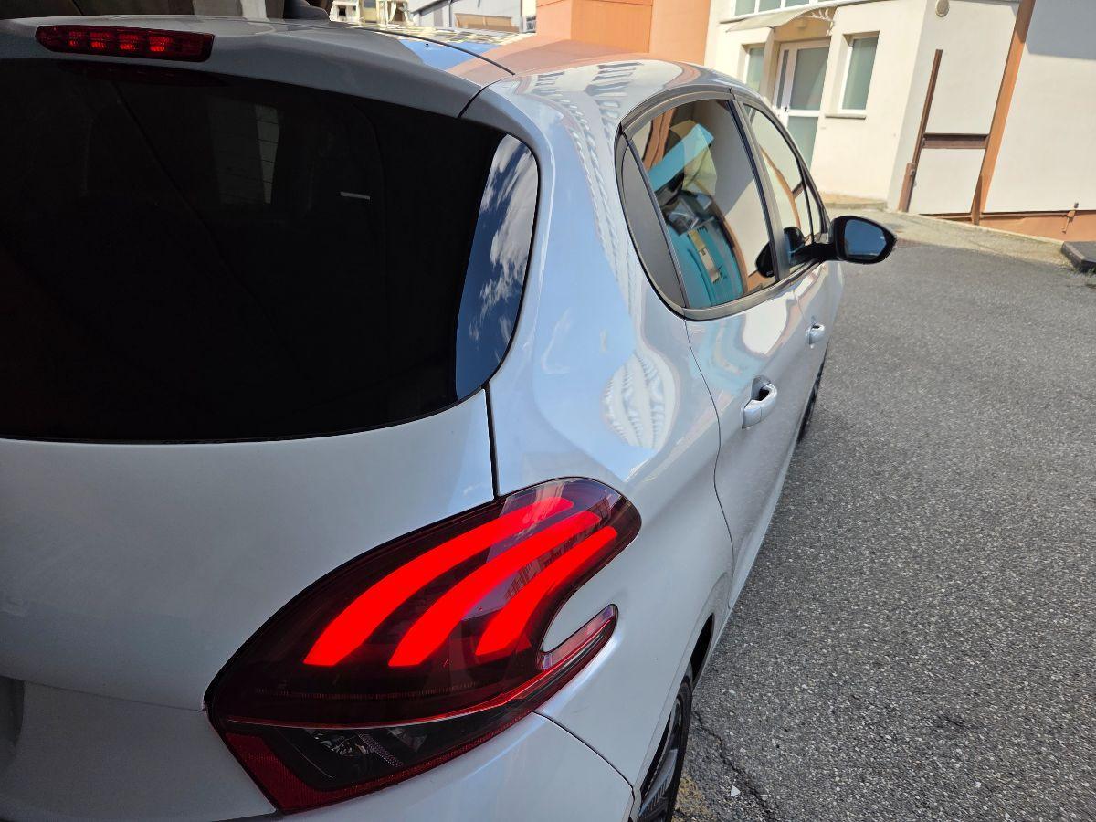 PEUGEOT - 208 - PureTech 82 S&S 5p. Signature