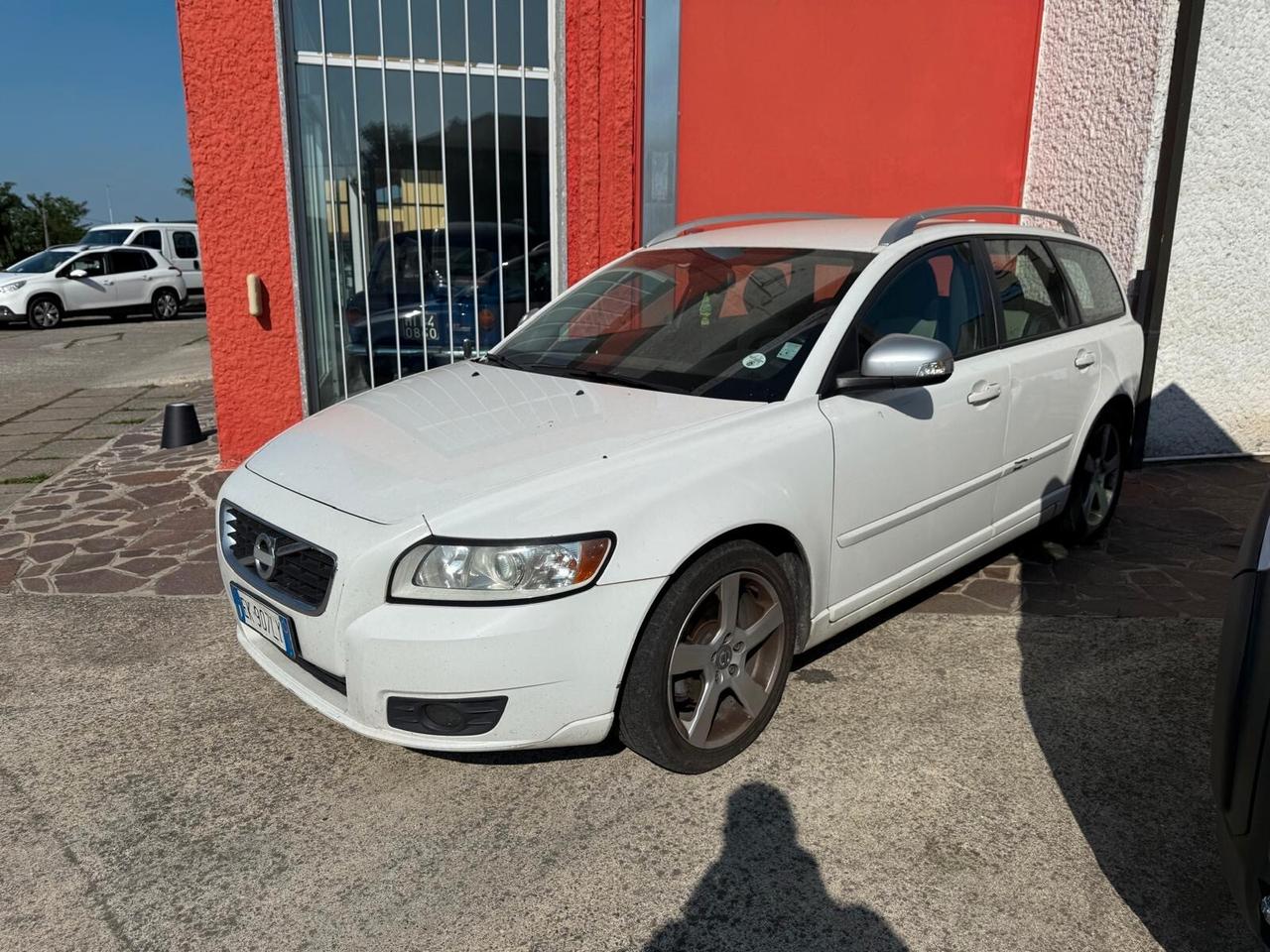 Volvo V50 D2 R-design NEOPATENTATI