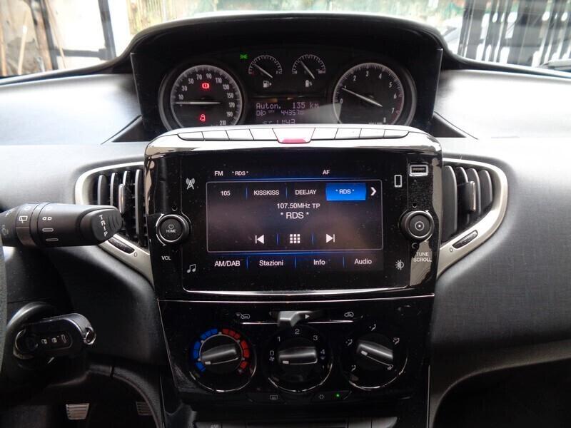 Lancia Ypsilon 1.0 Hybrid Ecochic Gold