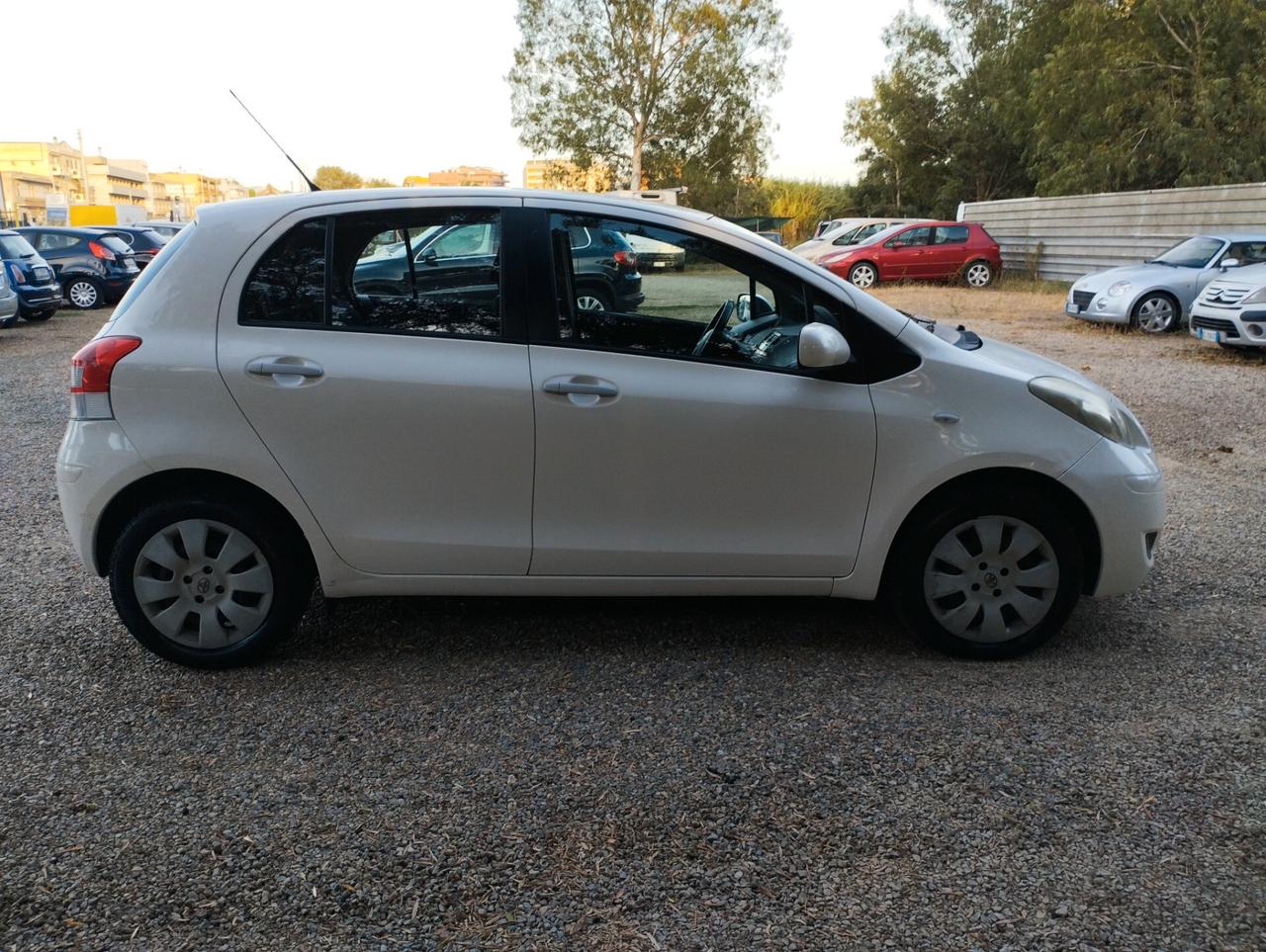 Toyota Yaris 1.0 5 porte Sol