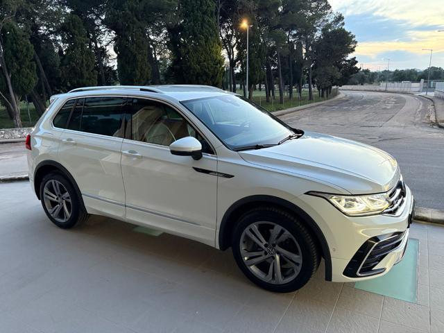 VOLKSWAGEN Tiguan 2.0 TDI 150 CV SCR DSG R-Line LUCI AMBIENTE