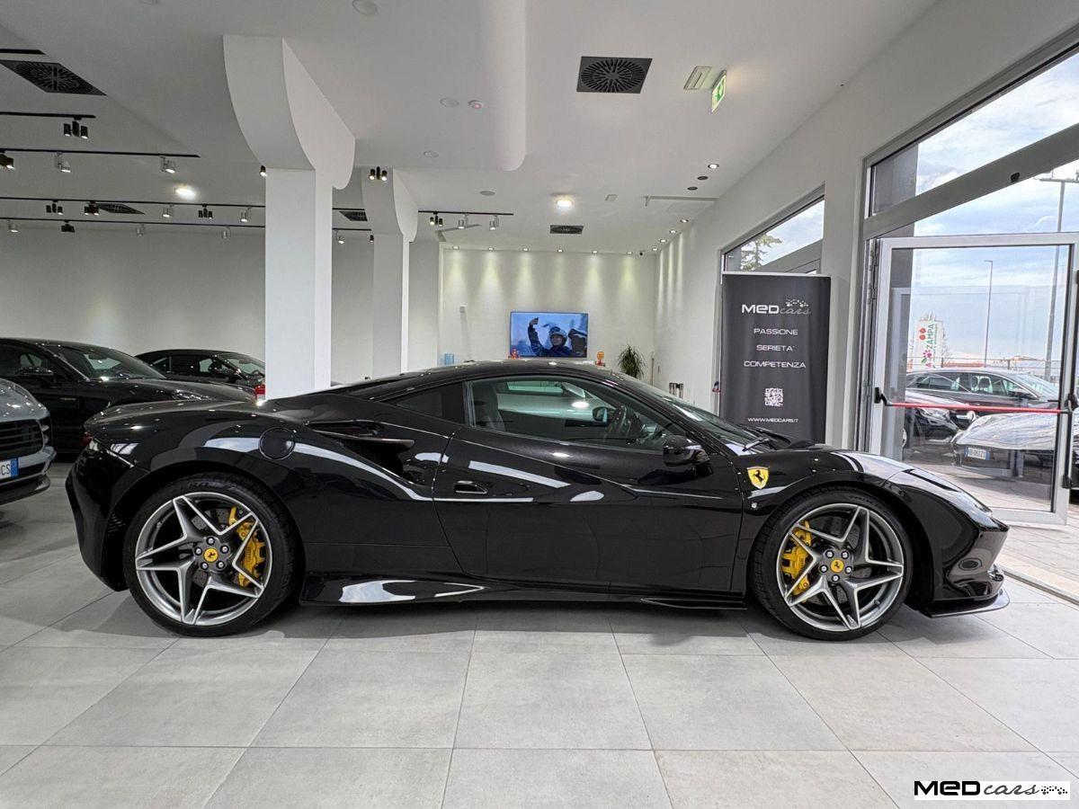 FERRARI - F8 - Tributo