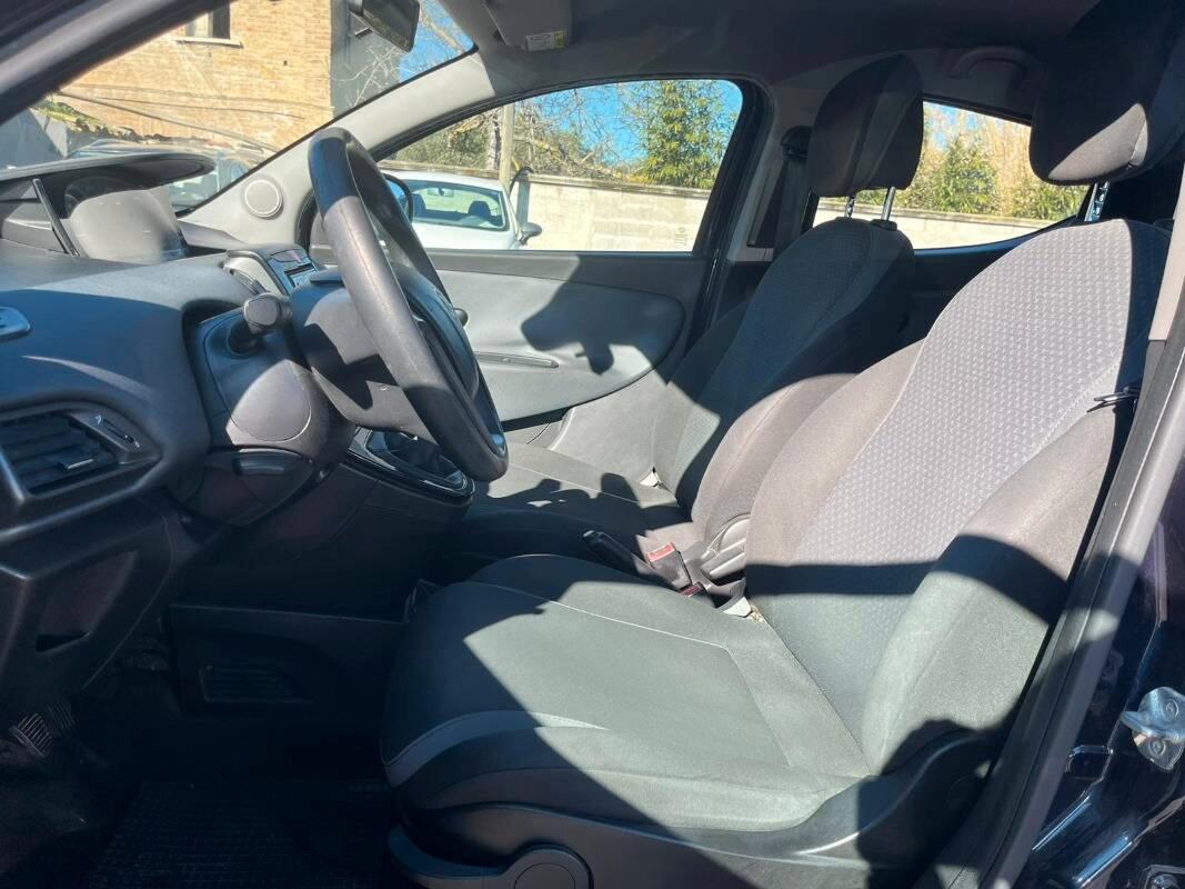 Lancia Ypsilon 1.2 Silver 69cv