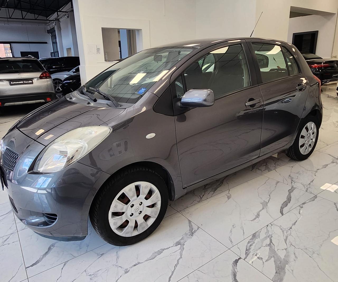 Toyota Yaris 1.0 5 porte Sol