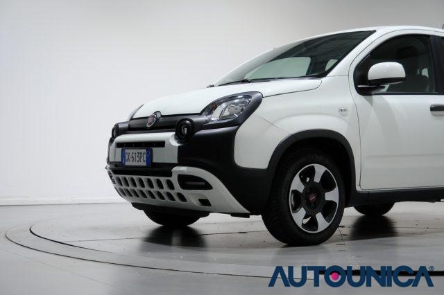 FIAT Panda 1.0 FIREFLY S&S HYBRID CITY CROSS NEOPATENTATI