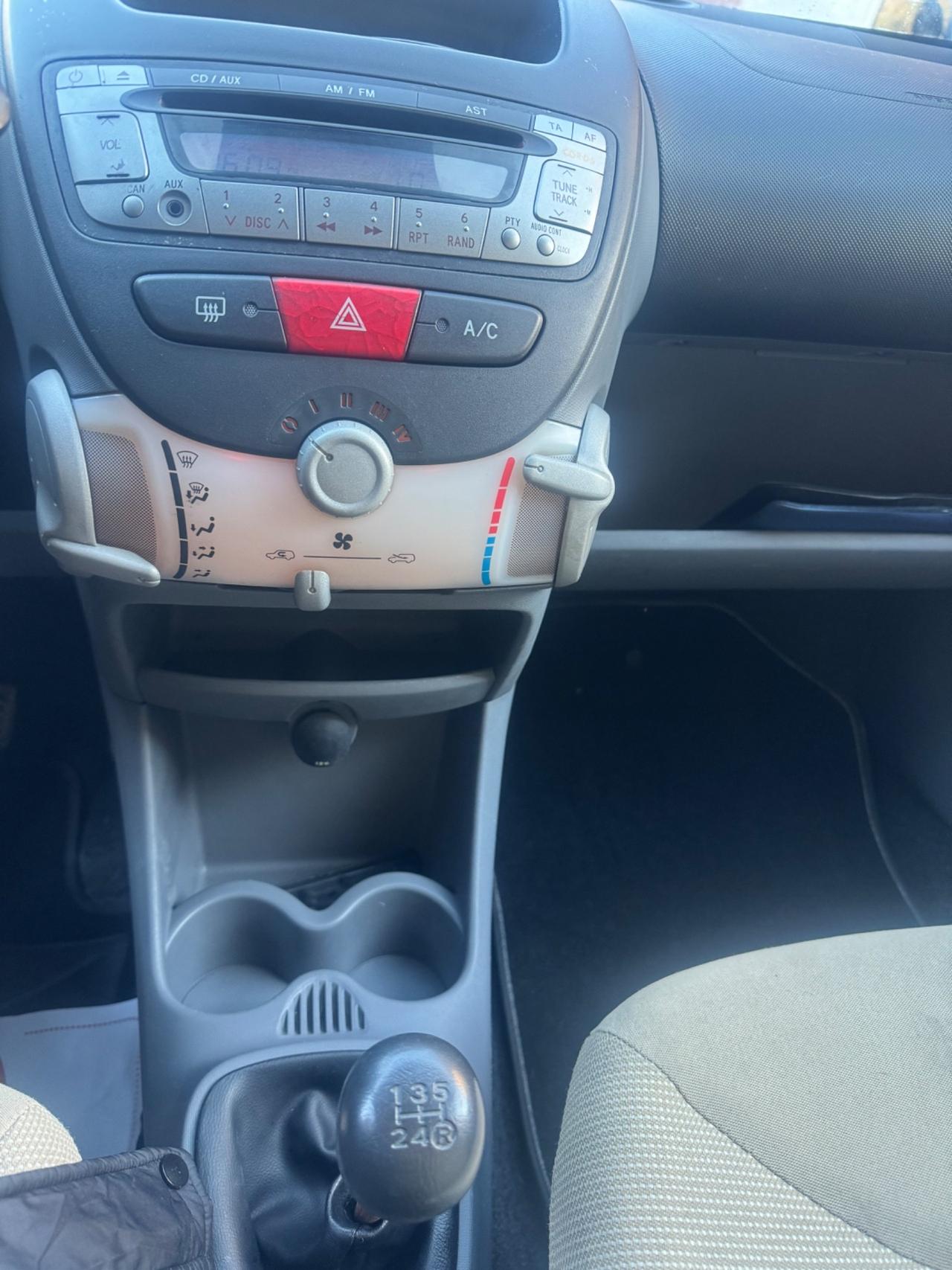 Peugeot 107 1.0 68CV 3p. Sweet Years 2006