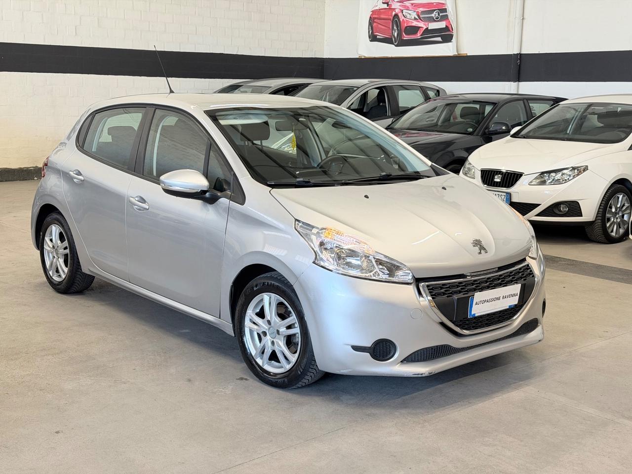 Peugeot 208 1.4 HDi 68 CV 5 porte Allure